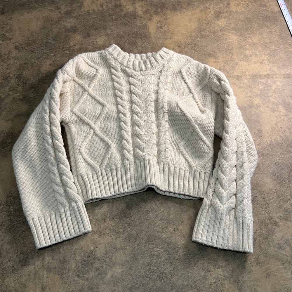H&M Cable Knit Sweater Womens Small Cream Chunky Pullover Crewneck 4054
